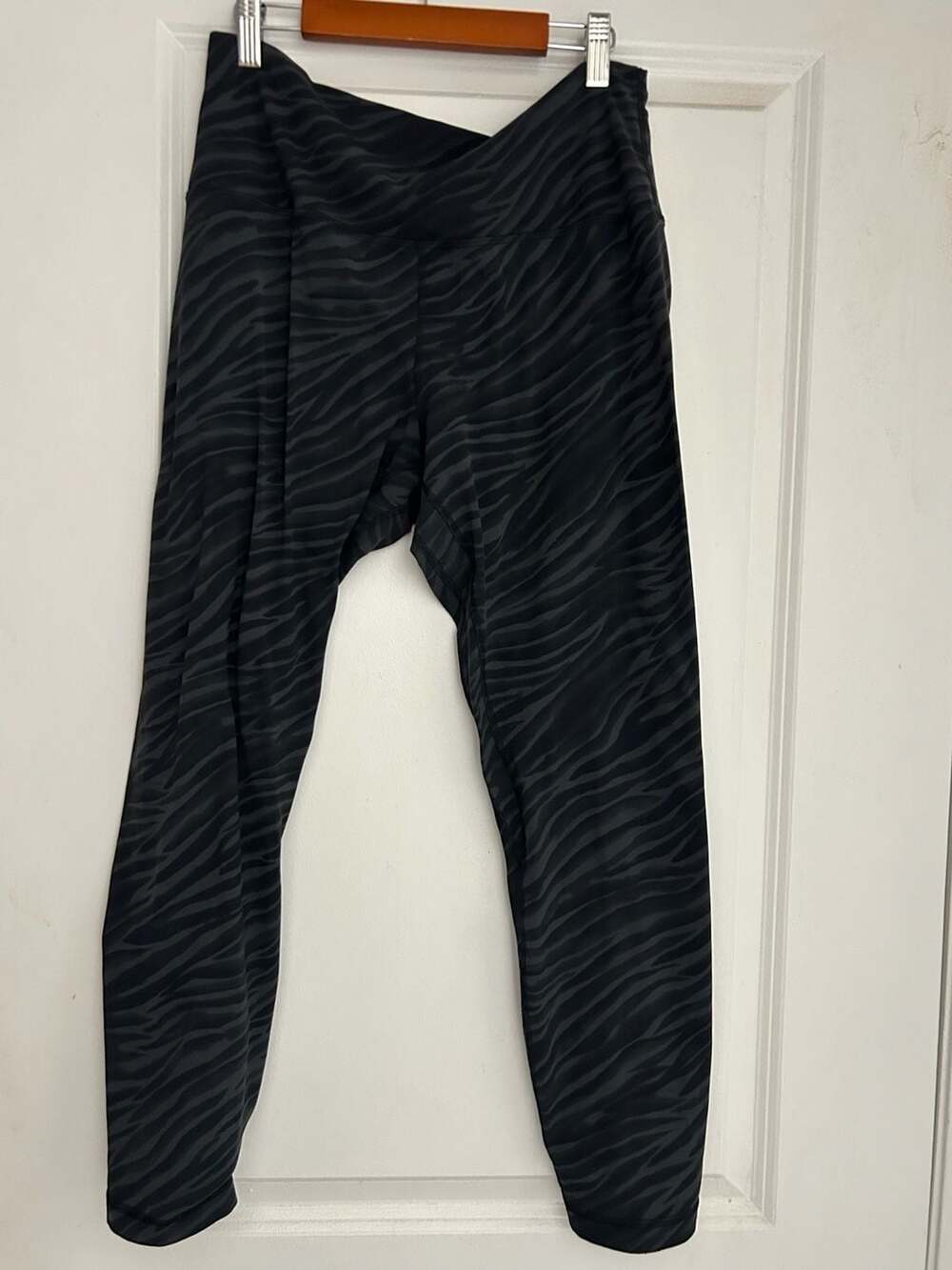 Lululemon Align High-Rise Pant 25" Size 12 Le Tigre Camo Deep Coal Multi